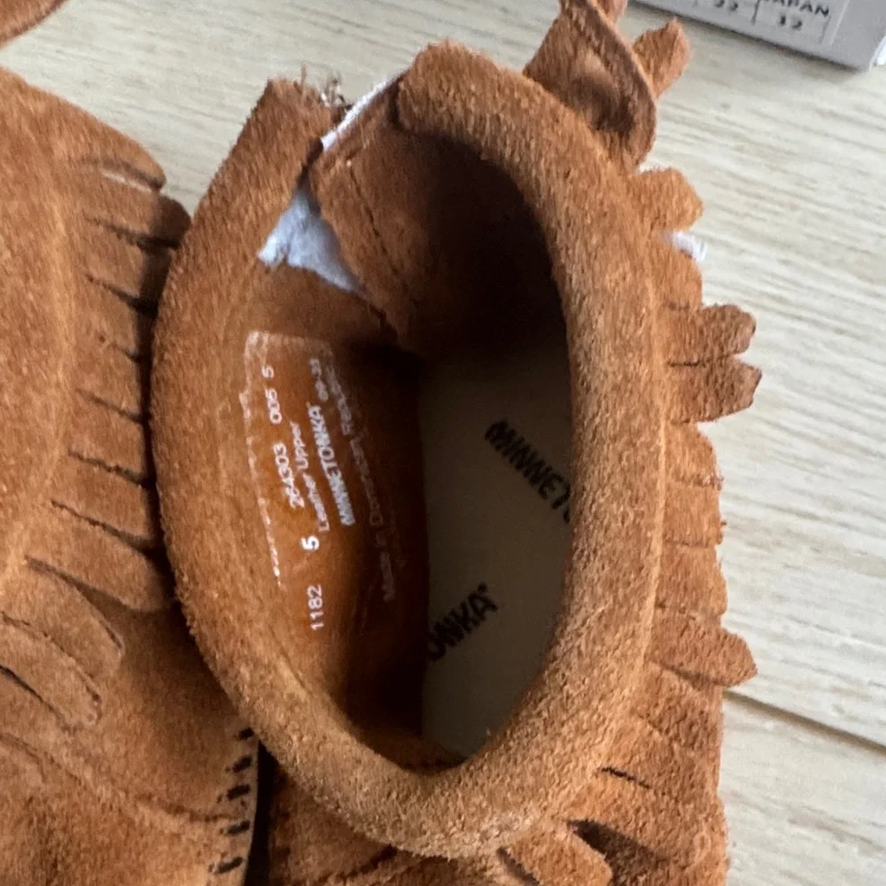 Minnetonka Baby Sz 5 EUC Chestnut Brown Suede Fringe Moccasins
